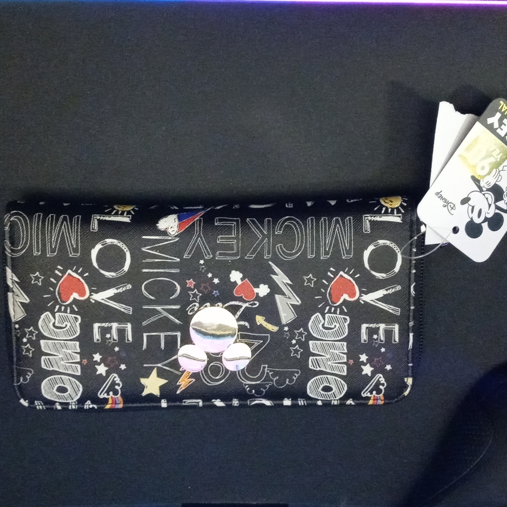 Vintage MICKEY MOUSE "LOVE" Zip around wallet
